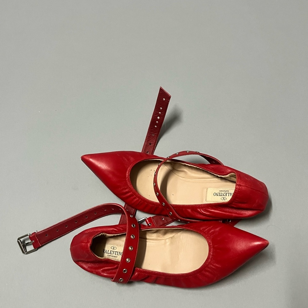 Authentic Valentino Garavani flats